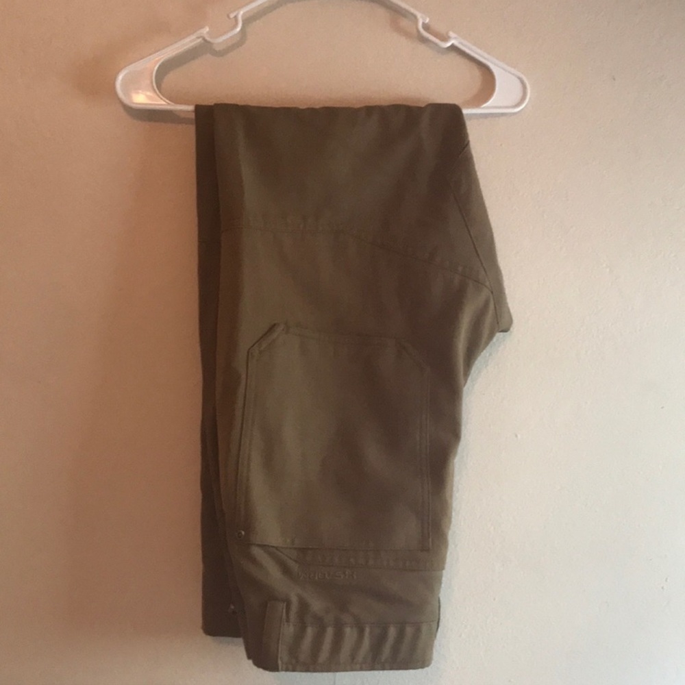 Bundle 2 under armour pants NWT